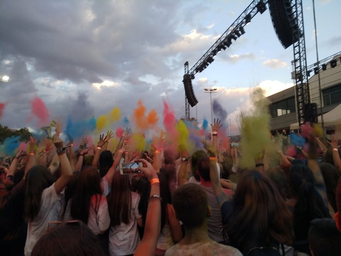 festival colour1