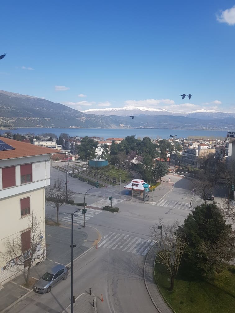adeia poli apo psila1