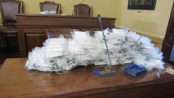 Έφτασαν οι μάσκες για τους μαθητές των Ιωαννίνων 2 maskes