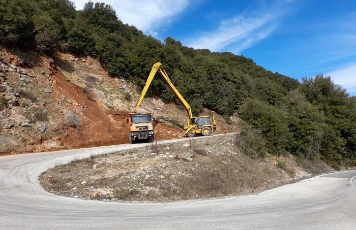 Επιχείρηση… επικίνδυνα βράχια! 1 vraxia platanousa1