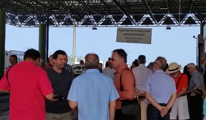 Κλιμακώνονται οι κινητοποιήσεις.. Έκλεισε το λιμάνι εσωτερικού! 2 limani kleisimo2