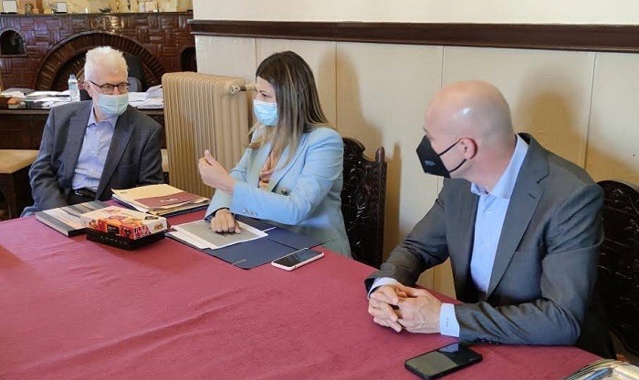 sinantisi amiras zaxaraki