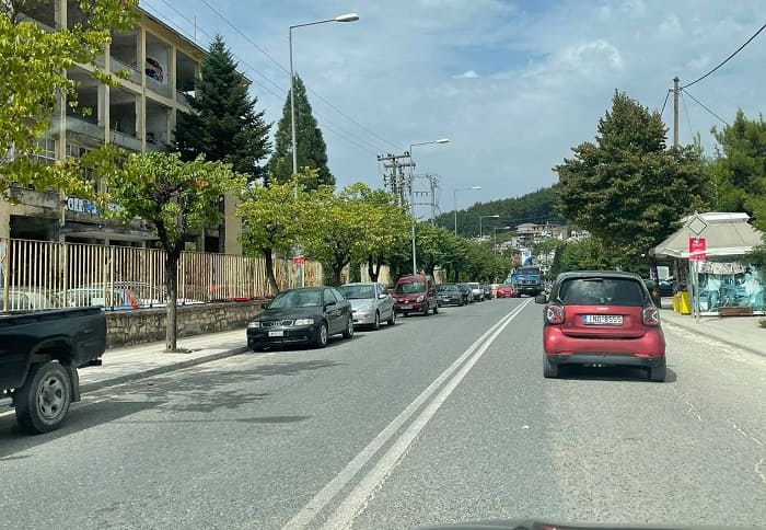 Τροχαίο στη Δομπόλη, μποτιλιάρισμα στο δρόμο 1 dompoli