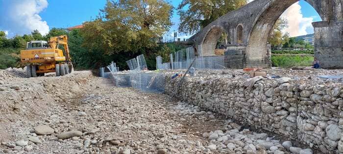 Προστασία για το γεφύρι, μέριμνα για τις πλημμύρες 1 katarismoi gefiri arta1