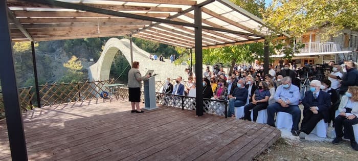 «Πρωτομάστορα, το γεφύρι σου χτίστηκε ξανά..» 1 plaka vraveio3