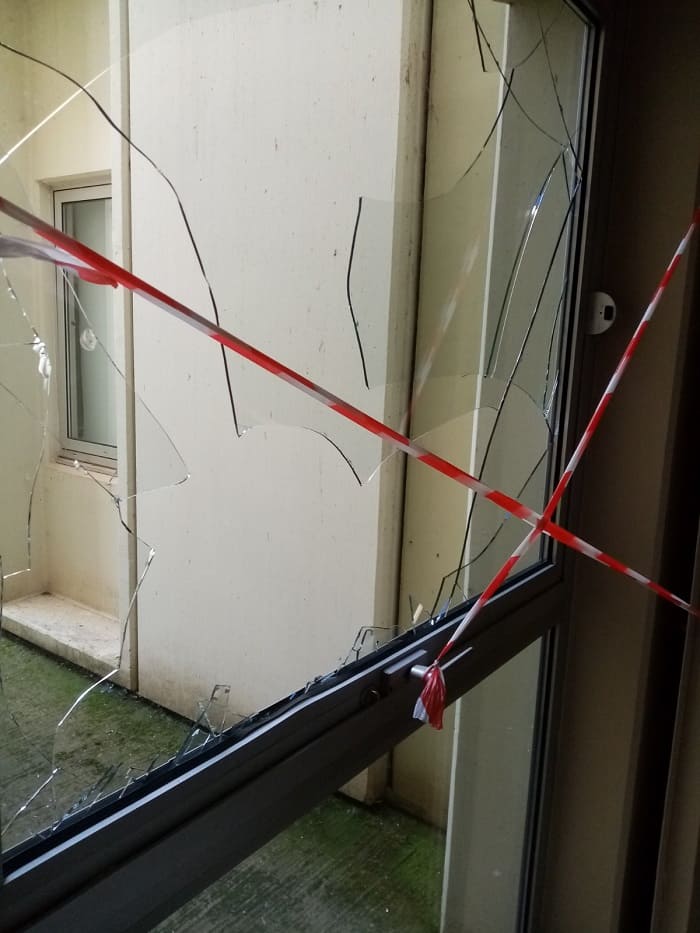 Γυαλιά καρφιά από την επίθεση στο ΤΕΠ.. Μηνύσεις από το Νοσοκομείο 2 tep p2