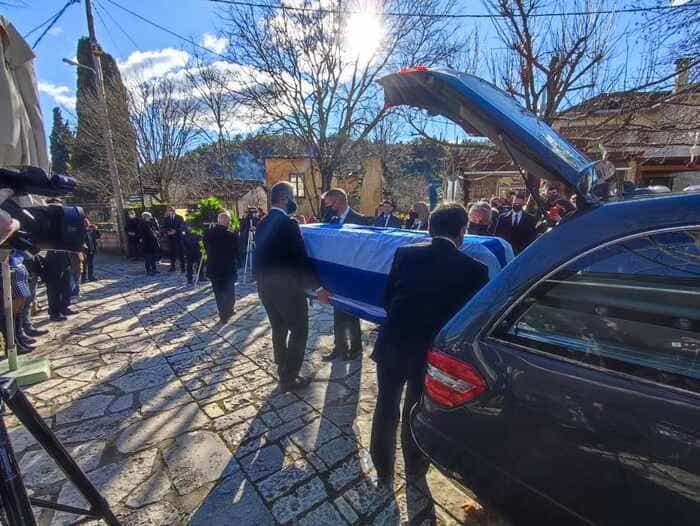 Τελευταίο χειροκρότημα στο Νησί για τον Κάρολο Παπούλια 2 papoulias kideia2