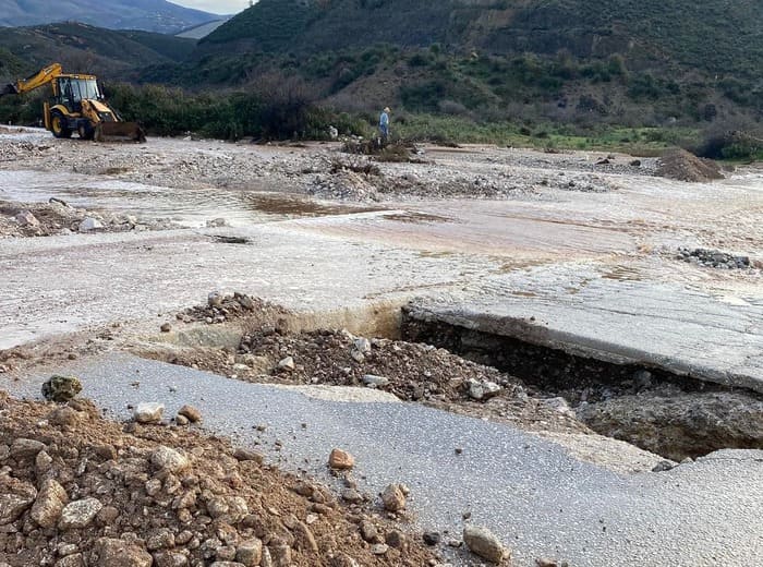 Εγκλωβισμένοι και πάλι στη Λωρίδα… 1 sagiada dromos zimies1