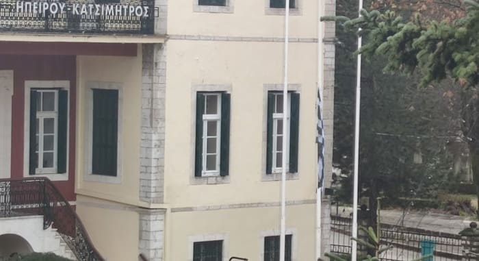 Μεσίστιες οι σημαίες 1 simaia mesistia1