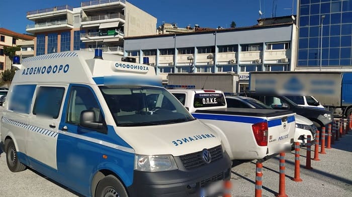 Το ασθενοφόρο φουλ στο χασίς.. Πάνω από 300 κιλά στα χέρια της Αστυνομίας 1 astenoforo