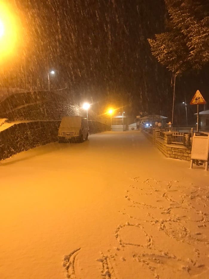 Χιονίζει στα ορεινά, εικόνες από το Δίστρατο 1 distrato