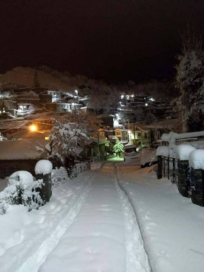 Μηλιά.. Μαγευτικές εικόνες στο λευκό της.. νύχτας! 3 milia2
