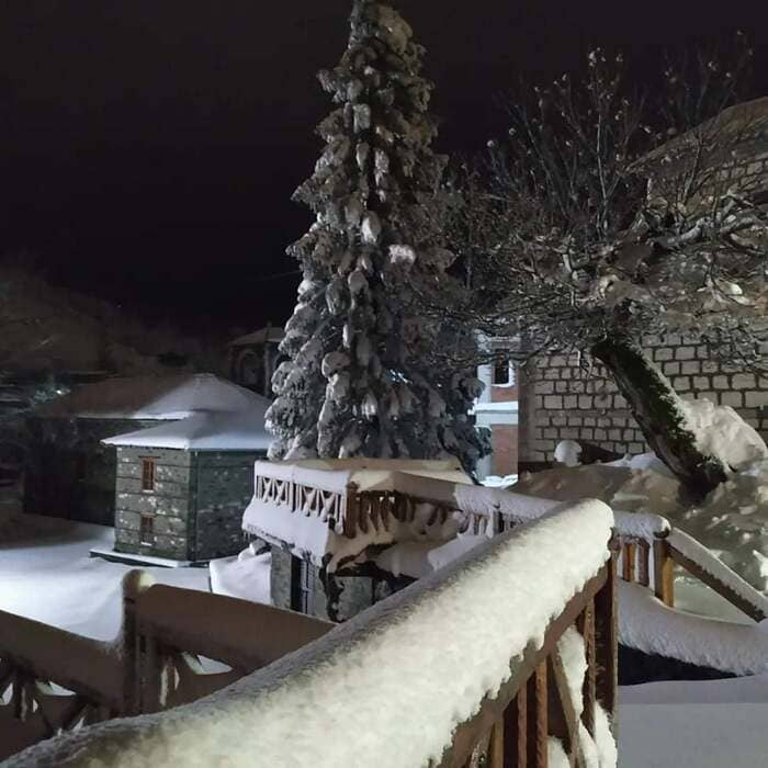 Μηλιά.. Μαγευτικές εικόνες στο λευκό της.. νύχτας! 4 milia3