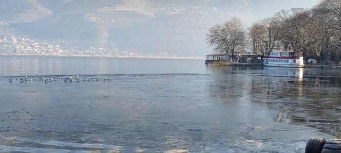 Παγωμένη Παμβώτιδα! ΦΩΤΟ 1 pagomeni limni1