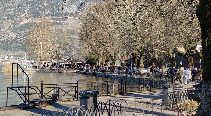 «Βουλιάζει» η παραλίμνιος των Ιωαννίνων 2 paralimnios kosmos1 censored