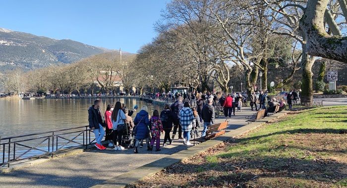 «Βουλιάζει» η παραλίμνιος των Ιωαννίνων 1 paralimnios kosmos2 censored