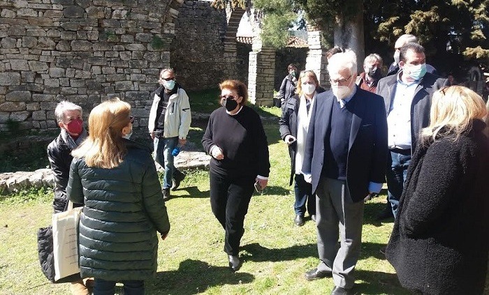 mendoni kastro