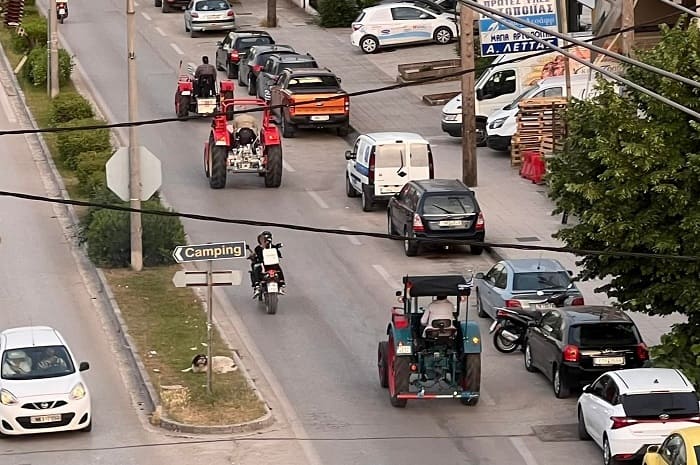 Ταξίδια και βόλτες με τρακτέρ- αντίκες 1 trakter1