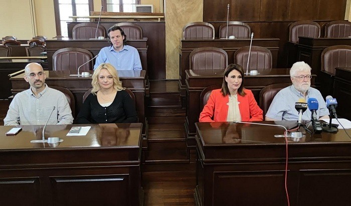sinenteuksi 100 xronia