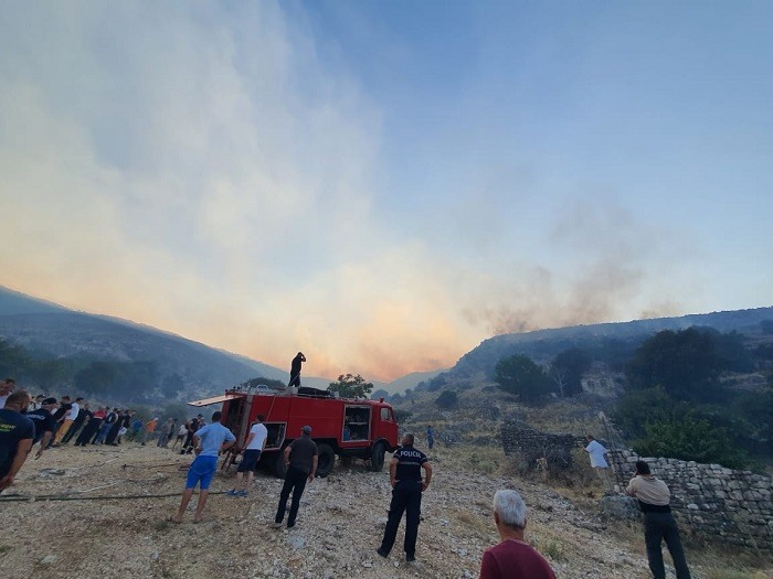 Η εναέρια συνδρομή έσωσε τα χωριά της μειονότητας 1 dropoli fotia1
