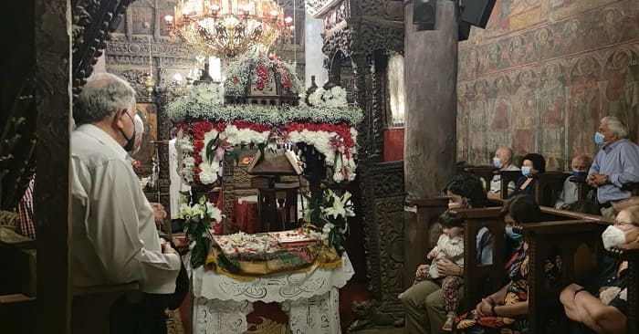 Τα ιδιαίτερα έθιμα και ο Επιτάφιος της Παναγίας 2 epitafios p1