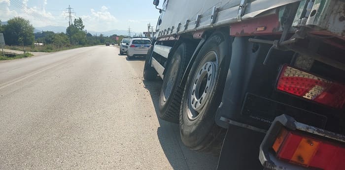 «Βούλιαξε» το φορτηγό στην Εθνική! 2 fortigo etniki2