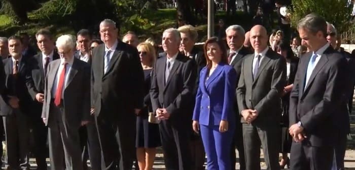 Κατάθεση στο Ηρώο Μπιζανομάχων από τον Πρωθυπουργό 1 mitsotakis