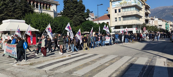 Μαζική η απεργία, χιλιάδες στην πορεία- Φωτορεπορτάζ 1 apergia noemvriou2