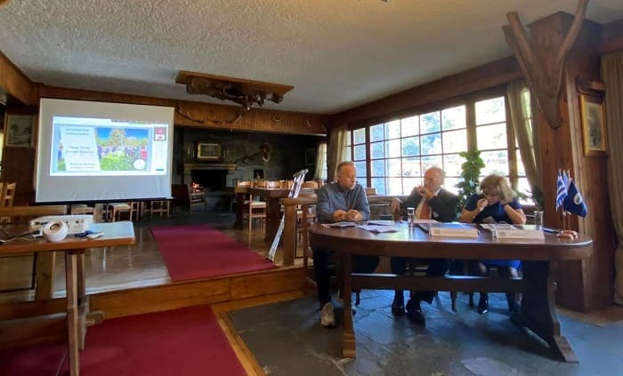 sinantisi mpourazani