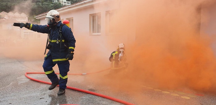 Εντυπωσιακή άσκηση.. Φωτιά και απεγκλωβισμός 1 askisi 1