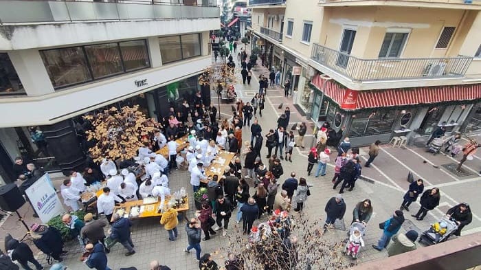 Αερόστατο, κεράσματα, πολυκοσμία και ευχές 2 kerasmata2