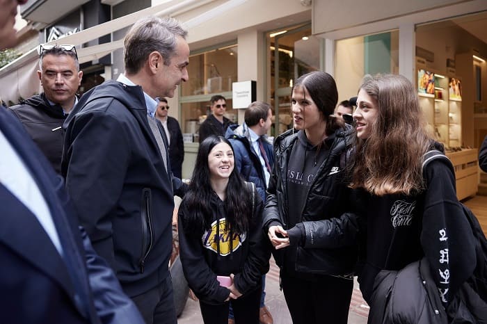 Βόλτες στους πεζοδρόμους.. 2 volta mitsotakis2