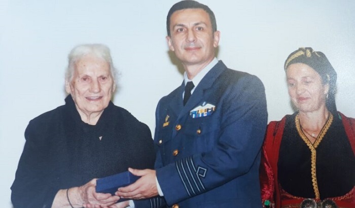 ginaika pindou atina