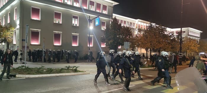 Μικρής έκτασης επεισόδια στην πορεία για το Πολυτεχνείο.. ΦΩΤΟ- ΒΙΝΤΕΟ 2 mat kentro2