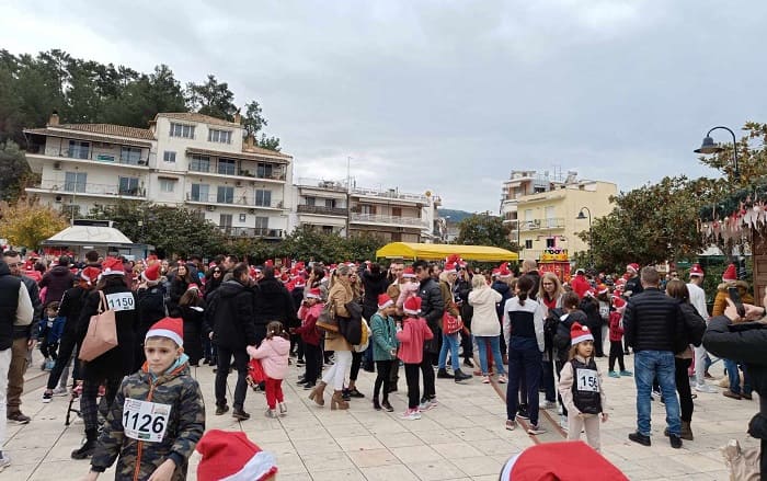 Εκατοντάδες «Άγιοι Βασίληδες» πλημμύρισαν την Ηγουμενίτσα! 1 aivasilides igoumenitsa1