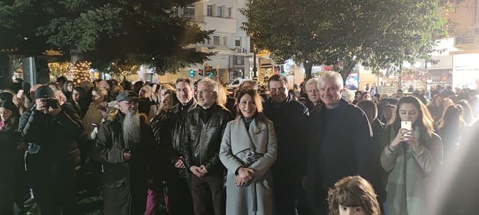 «Άναψε» το Χριστουγεννιάτικο δέντρο των Ιωαννίνων 2 dentro ioannina1