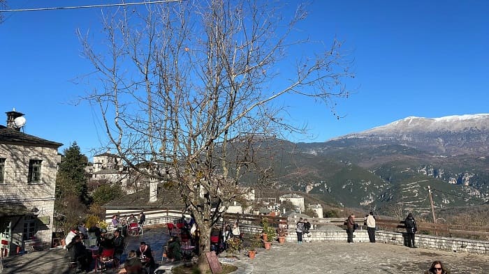 Το αδιαχώρητο στο Ζαγόρι, παραμένει στα ύψη η επισκεψιμότητα 1 giortes zagori1