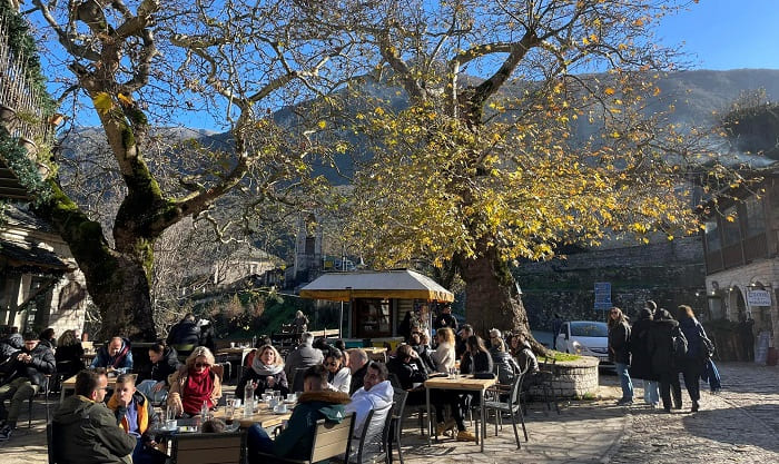 Το αδιαχώρητο στο Ζαγόρι, παραμένει στα ύψη η επισκεψιμότητα 2 giortes zagori2