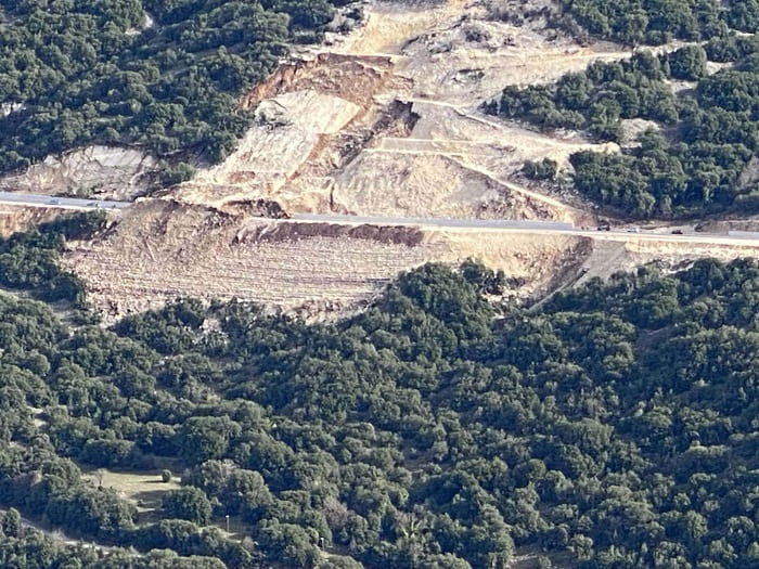 Τέροβο- Πηγάδια.. Η μεγάλη κατολίσθηση αναμένει απαντήσεις- Φωτο 2 katolistisi pigadia2