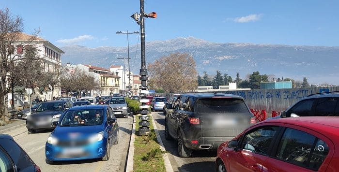 Στο κόκκινο οι δρόμοι, κοσμοπλημμύρα στην πόλη.. 1 kinisi giortes1 censored