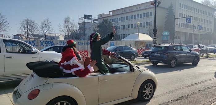 Στο κόκκινο οι δρόμοι, κοσμοπλημμύρα στην πόλη.. 2 kinisi giortes2