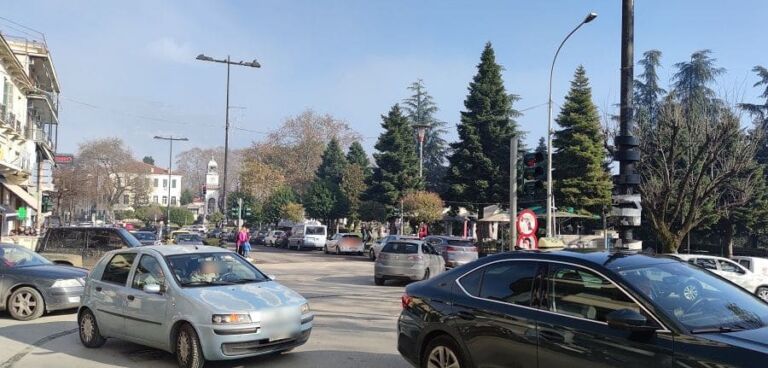 kinisi giortes censored