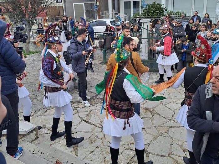 Στους ρυθμούς των Μωμόγερων η Ανατολή! 1 anatoli momogeroi1