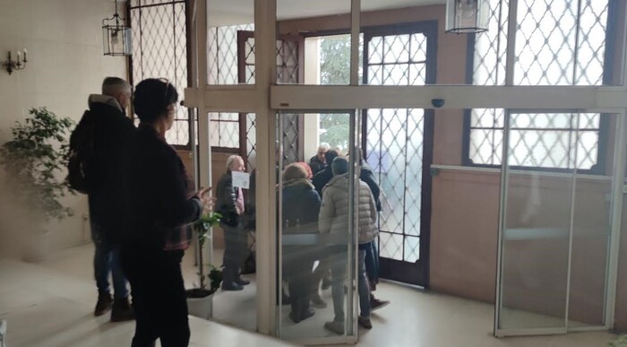 Ένταση στην Περιφέρεια… Εντός κι εκτός κτιρίου… 2 perif