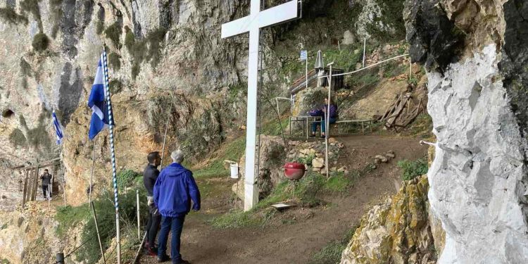 monopati agiou arseniou