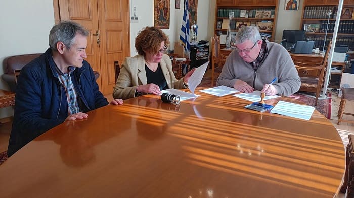 domi panepstimio perifereia