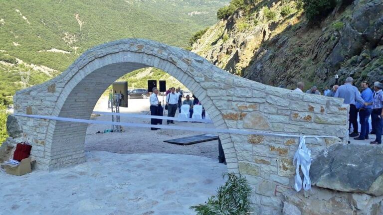 gefira korakou mikrografia