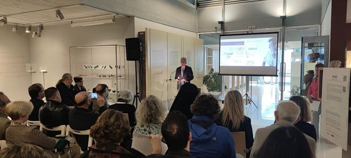 Αναπλάθοντας στιγμές από την προσφορά του σπουδαίου Βασίλη Χαρίση 2 xarisis ektesi2