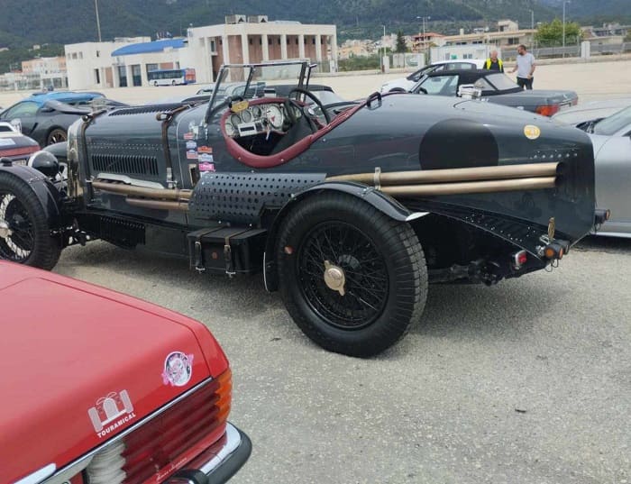 Πλημμύρισε πανέμορφες αντίκες η Ηγουμενίτσα! 1 antikes1