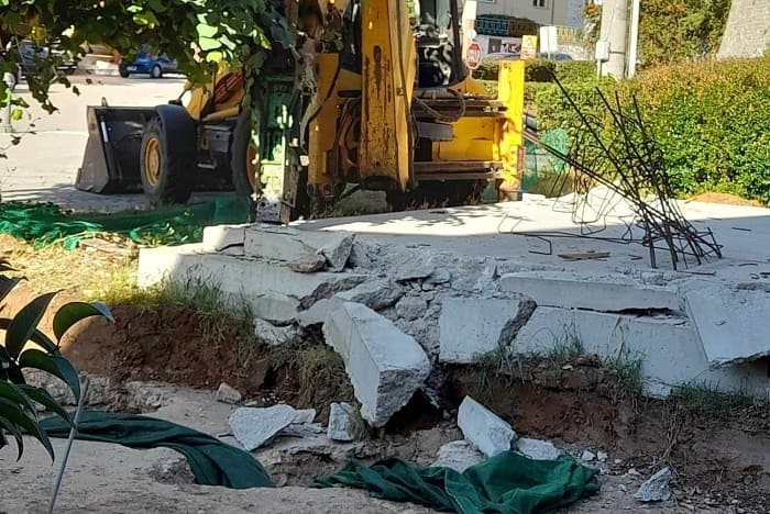 mnimeio olokautomatos 1